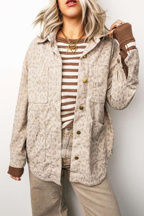 Jaket Lengan Panjang Berkerah Bahan Korduroi Motif Leopard Khaki, Potongan Reguler