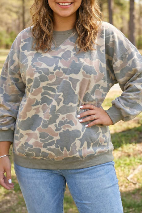 Sweatshirt Lengan Panjang Ukuran Besar dengan Motif Kamuflase Aneka Warna dan Siluet Shift