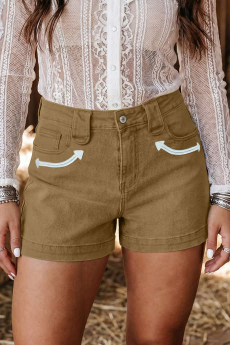 Celana Pendek Denim Western dengan Detail Panah Kontras Warna Khaki Pucat
