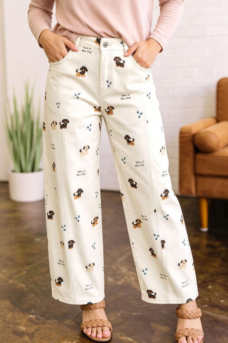 Quần jeans ống rộng dài đến mắt cá chân màu trắng in hình chó trừu tượng