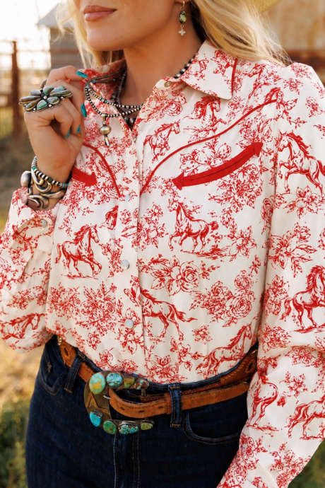 Camisa vermelha de botões com estampa western
