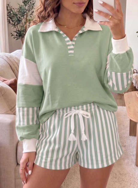 Ensemble pull-over à rayures vert fumé et short à cordon