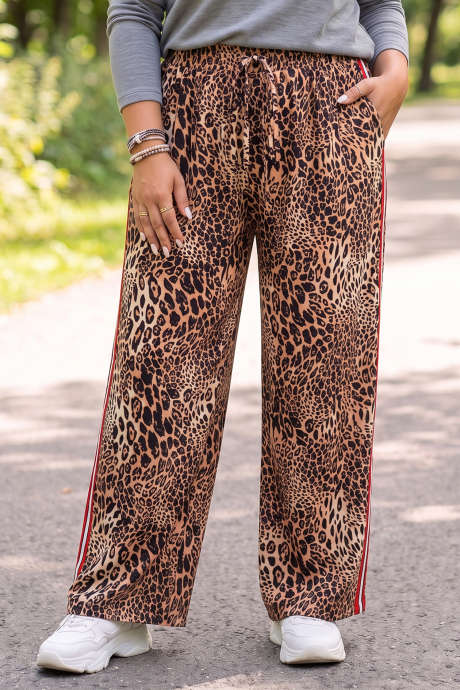 Celana Panjang Ukuran Besar Motif Leopard Khaki dengan Garis Samping Blok Warna dan Potongan Lebar