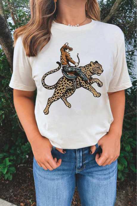 Kaos Kasual Leher Bulat Bergambar Koboi Menunggang Cheetah Putih