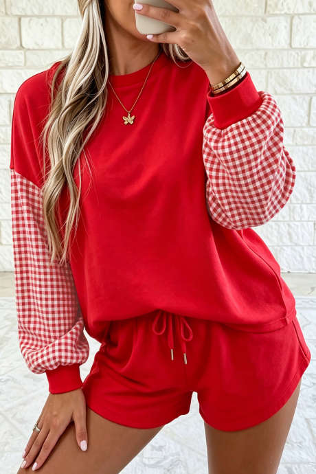 Set Atasan Lengan Panjang Motif Kotak-kotak Merah dan Celana Pendek Polos dengan Tali Serut