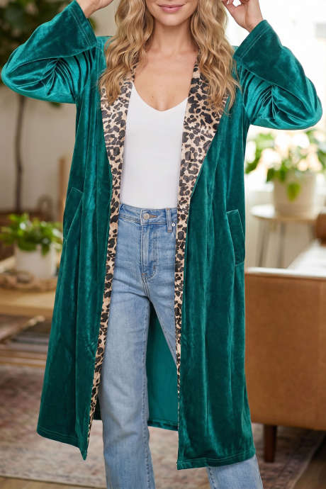 Blus Skobeloff Motif Leopard Bahan Beludru Warna Blok Kerah Lengan Panjang Kancing Depan