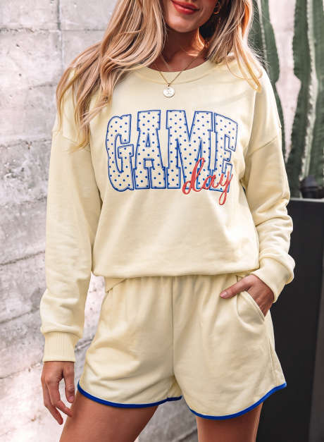 Setelan Pendek Athleisure Lengan Panjang Kerah Bulat Warna Beige untuk Hari Pertandingan