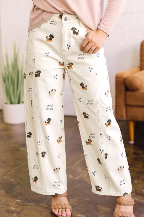 Celana Jeans Panjang Model Lebar dengan Motif Anjing Abstrak Warna Putih