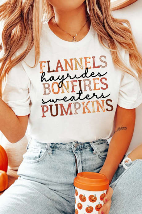 Witte flanellen T-shirt met pompoen- en vuurmotief voor Thanksgiving.
