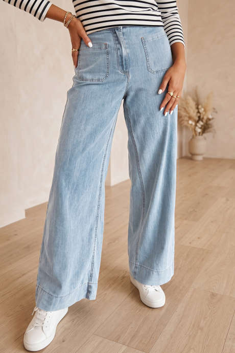 Calça jeans Beau Blue lisa, comprimento total e corte regular com detalhes de bolso, disponível para atacado.