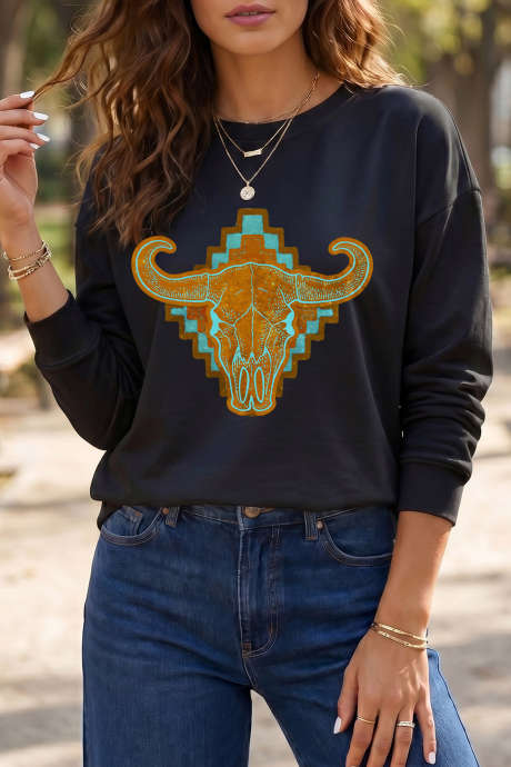 Haut à manches longues et col rond imprimé tête de taureau noir style western