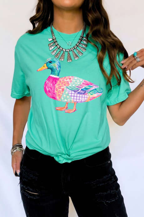 Mintgroen T-shirt met levendige afbeelding van een wilde eend in westernstijl