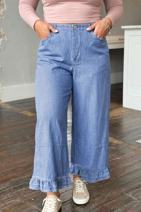 Svetlo modre kavbojke z nabranim robom, široke, polne dolžine, plus size