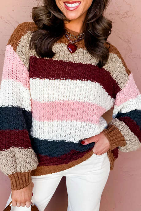 Mehrfarbig gestreifter Strickpullover mit überschnittenen Schultern und Rundhalsausschnitt