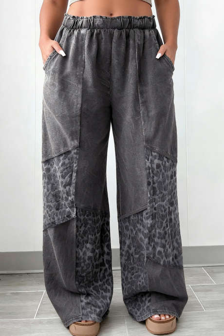 Pantalon large gris foncé grande taille à empiècements léopard et délavage minéral