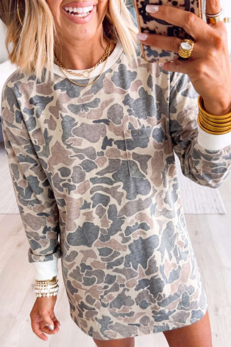 Beige mini-jurk met botanische camouflageprint, lange mouwen en zakken