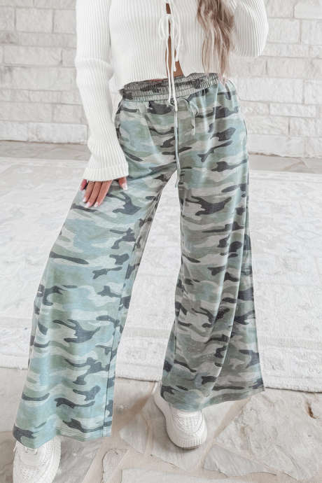 Pantalon décontracté à jambes larges, motif camouflage vert, taille élastique et cordon de serrage