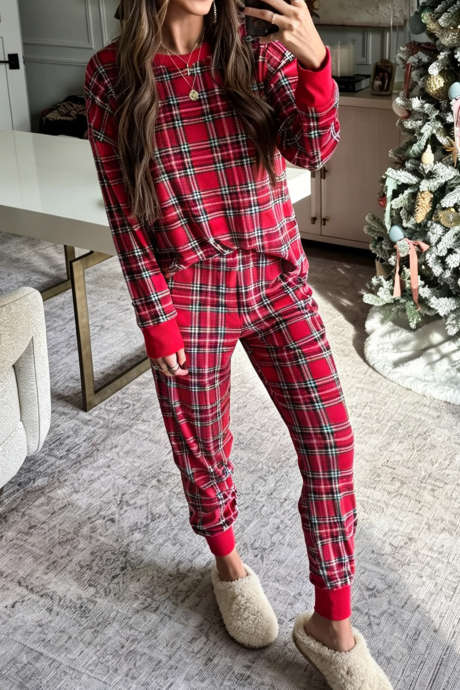Conjunto de pantalón cómodo para estar en casa: top de manga larga con cuello redondo y ribete acanalado a cuadros rojos festivos y top de cuadros rojos festivos.
