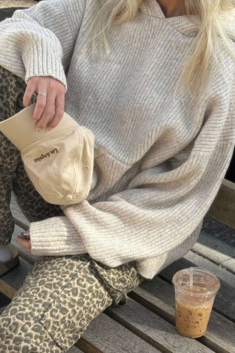 Beige ensfarvet oversized strik hættetrøje med casual snit