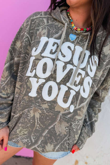 Moletom Relaxado com Capuz e Estampa Camuflada Retrô Marrom "Jesus Te Ama"