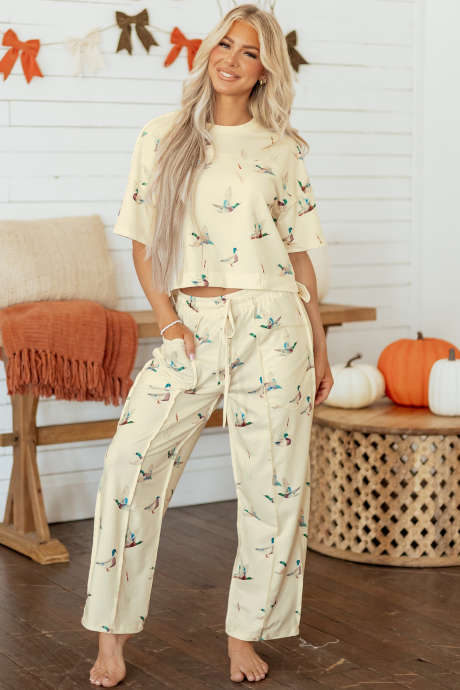 Conjunto casual de 2 piezas: top de manga corta con bolsillo y pantalón con estampado de pato beige.
