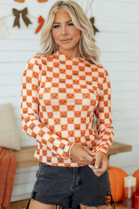 Blusa de manga larga con cuello alto y estampado abstracto de Halloween en color naranja.
