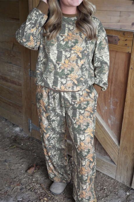 Langarmshirt mit braunem Dschungel-Camouflage-Print und Rippstrickbündchen, Plus-Size-Hosenset