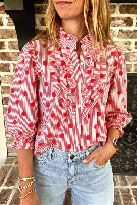 Chemise à rayures et pois rouges flamboyants, col montant à volants et manches 3/4