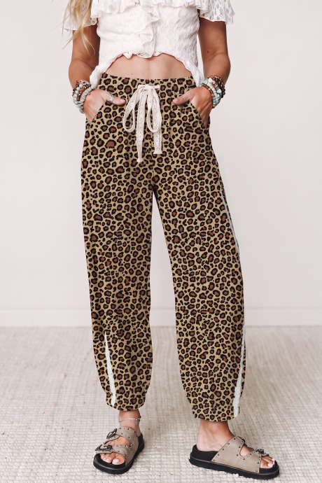 Pantaloni alla caviglia con elastico in vita e stampa leopardata marrone