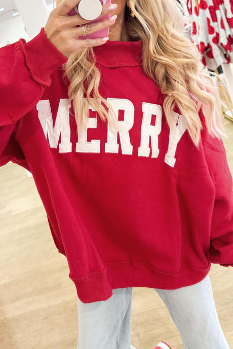 Feurig rotes Tunika-Sweatshirt mit gesticktem MERRY-Buchstaben und hohem Kragen