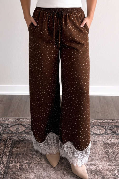 Pantalons amples marrons amb cintura elàstica i puntes i vora empalmada
