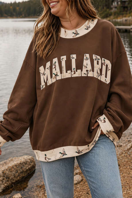 Bluza z okrągłym dekoltem i nadrukiem krzyżówki w kolorze kawy plus size