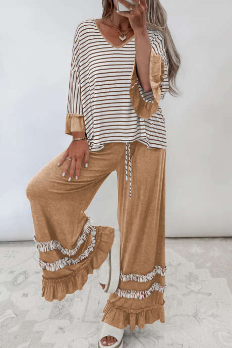 Conjunto de 2 piezas: top de cuello en V con volantes y mangas en contraste, color caqui, y pantalón con cordón ajustable.