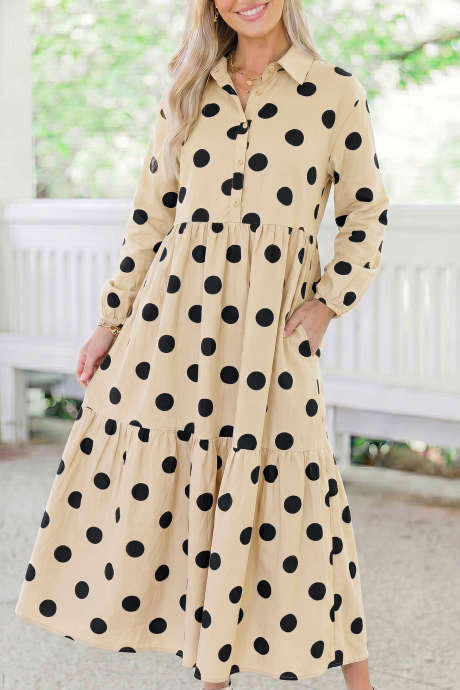 Vestido de manga comprida com estampa de bolinhas cor damasco e botões frontais.
