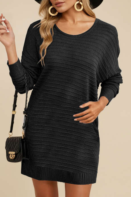 Robe pull noire unie à manches dolman en maille côtelée.
