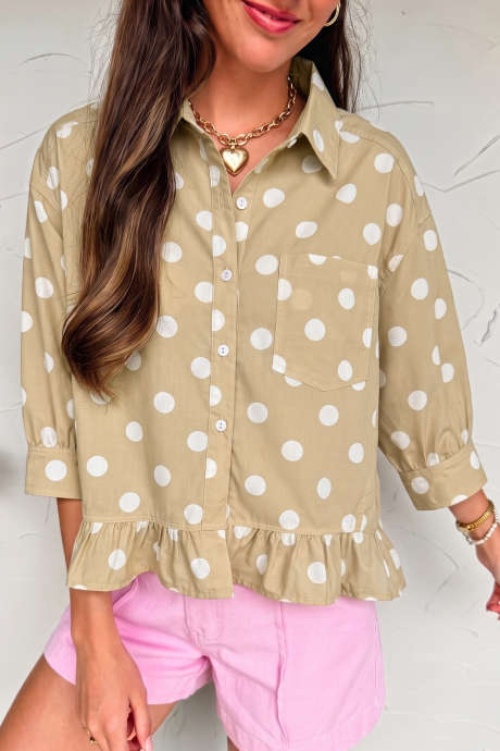 Chemise décontractée à pois kaki, manches trois-quarts et ourlet à volants