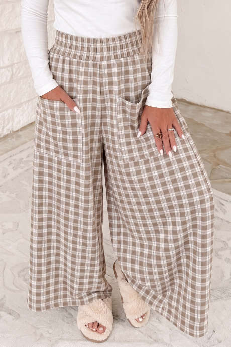 Pantalons amples de quadres caqui amb cintura elàstica i butxaca de pegat