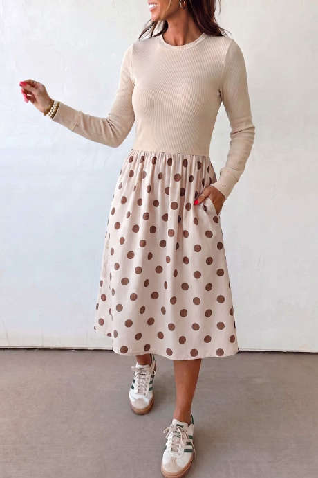 Vestido midi bege de bolinhas com mangas compridas