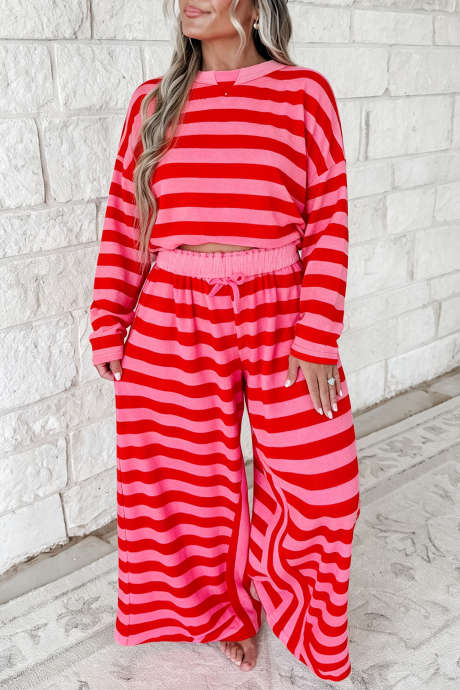 Conjunto de calça e blusa de ombro caído com listras vermelhas