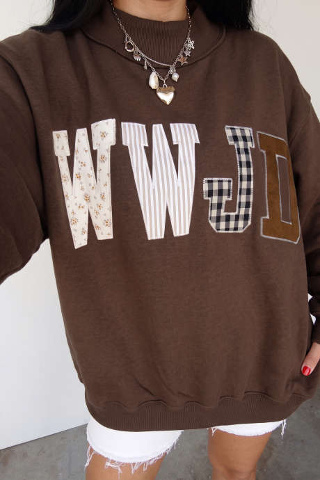 Sweat-shirt à col montant avec écusson brodé à motif mixte «&nbsp;Coffee WWJD&nbsp;»