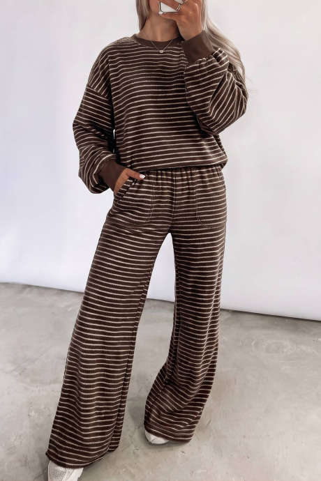 Conjunto de 2 peças: Blusa de manga comprida com bolsos, em malha atoalhada macia com listras marrons.