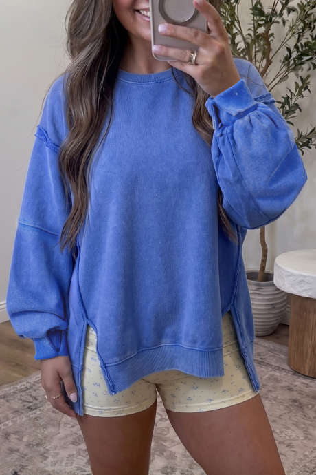 Sudadera tipo túnica holgada con bajo dividido y lavado mineral azul cielo