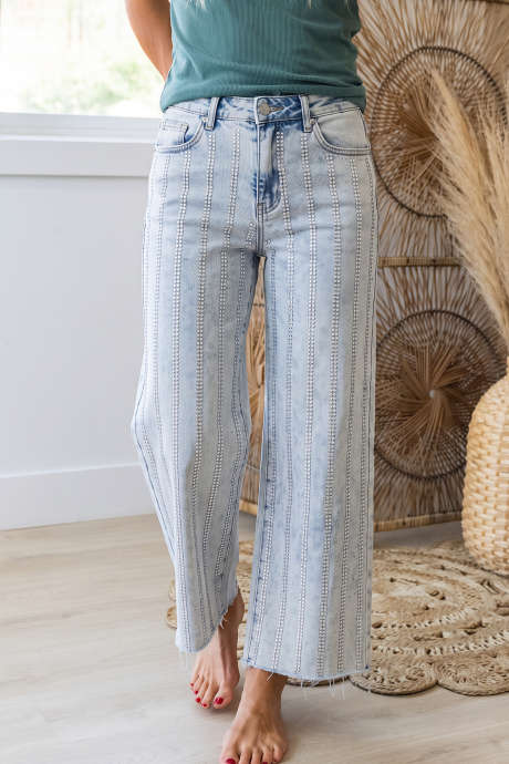 Beau Blue Jeans mit Strassstreifen und offenem Saum