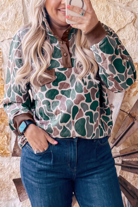Sudadera de talla grande con cuello alto y botones multicolor estilo camuflaje