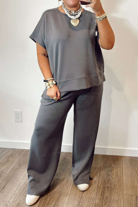 Conjunt de pantalons de talla gran amb detall de vora gris mitjà i màniga curta amb cintura elàstica