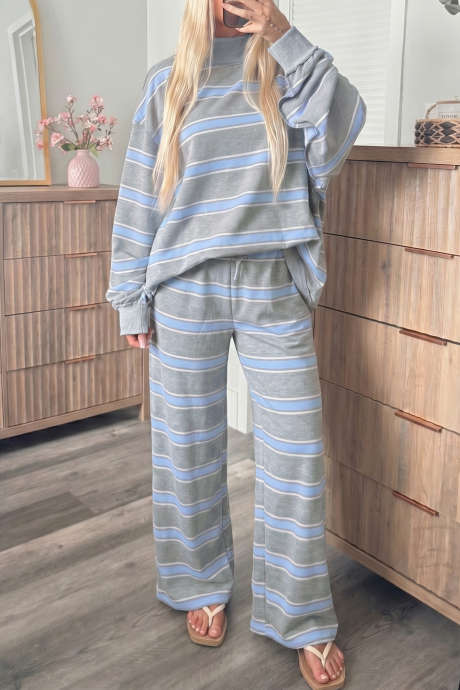 Conjunto de blusa de gola alta de manga comprida e calça folgada com listras azul-celeste