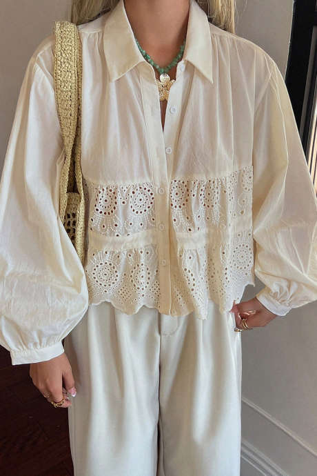 Camisa beige de manga larga abullonada con bordado de ojales y patchwork