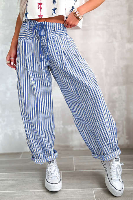 Pantalon décontracté à rayures bleues et cordon de serrage