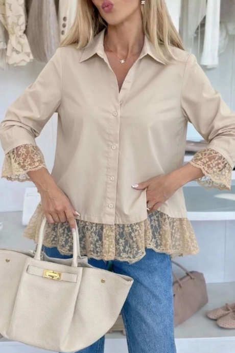 Camisa informal de corte recto con mangas tipo pulsera y ribete de encaje beige.