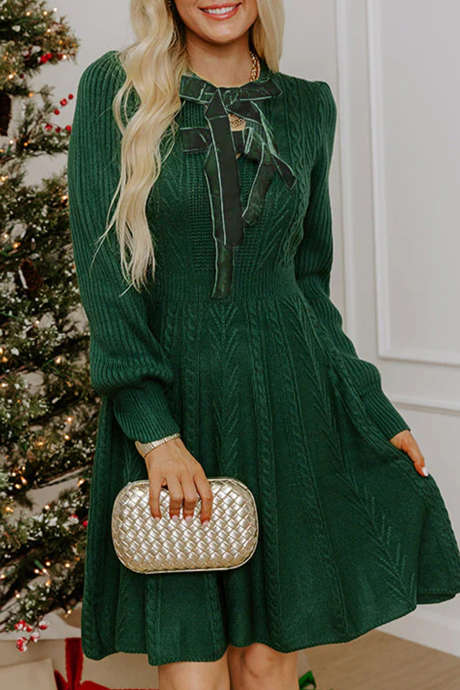 Vestido curto de malha canelada verde-escura com detalhe de laço